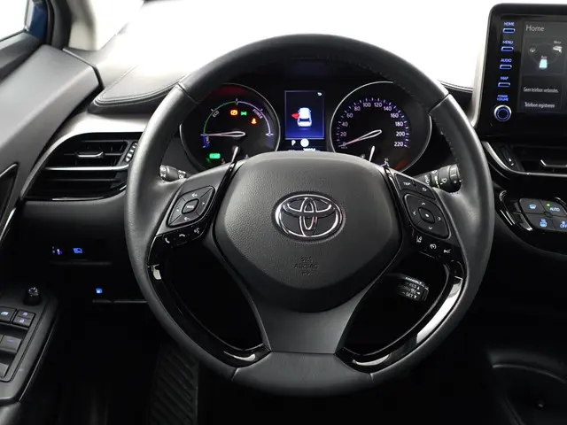 Toyota C-HR 1.8 Hybrid Active Aut- 2023 Hybride Benzine 12