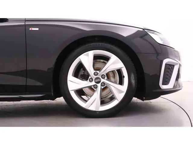 Audi A4 Avant 35 TFSI 150pk Competition 2021 Benzine 13