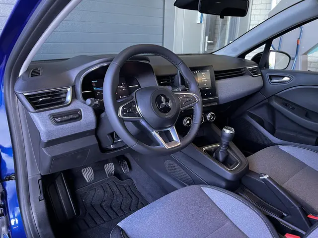 Mitsubishi Colt 1.0T Intense 2024 Benzine 7