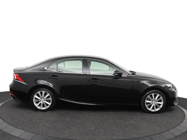 Lexus IS 300h 25th Edition 2013 Hybride Benzine 13