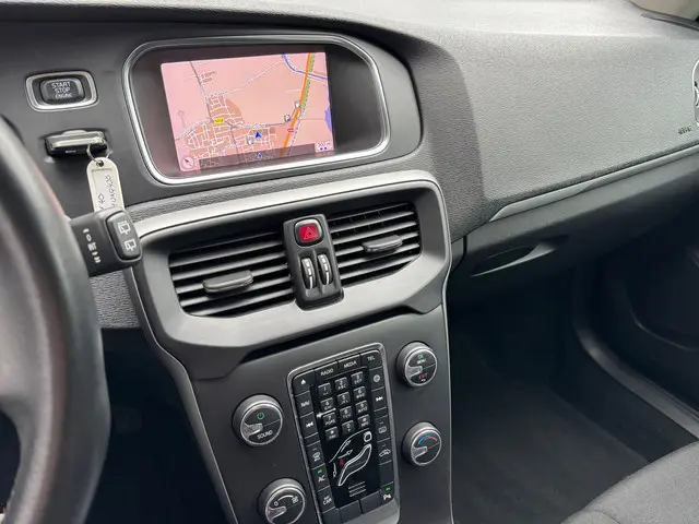 Volvo V40 2.0 T2 Inscription / Navigatie 2018 Benzine 23