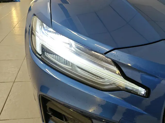 Volvo V60 2.0 B3 R-Design 2021 Benzine 5