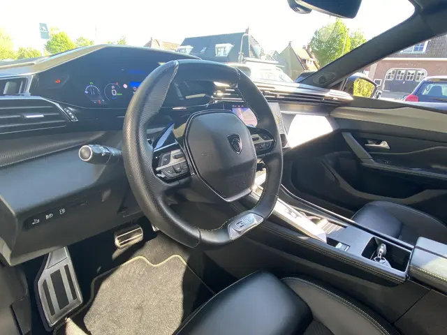 Peugeot 408 1.6 Hybrid GT 2023 Hybride Benzine 8