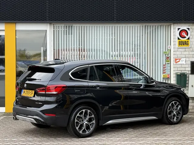 BMW X1 xDrive25e High Executive 2021 Hybride Benzine 2