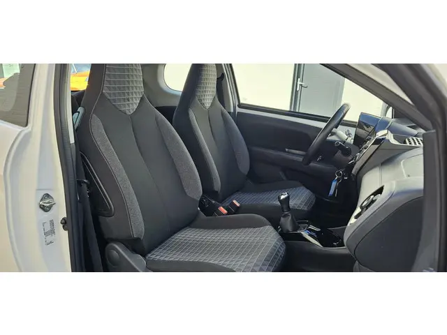 Peugeot 108 1.0 e-VTi Allure 2021 Benzine 31