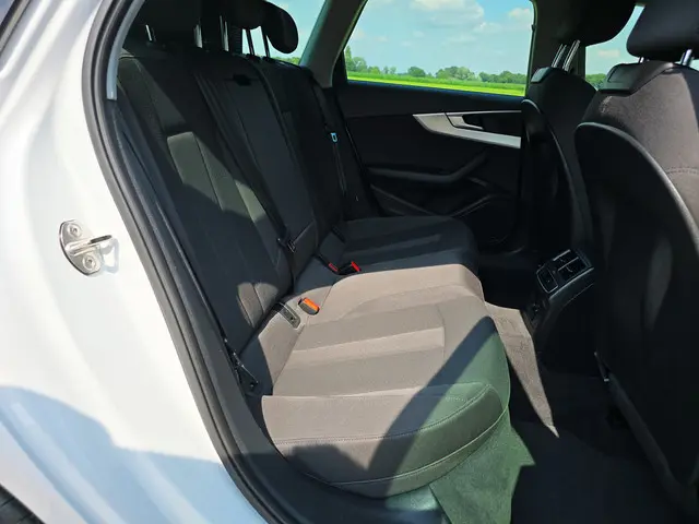 Audi A4 Avant 35 TFSI Pro Line 2019 Benzine 33