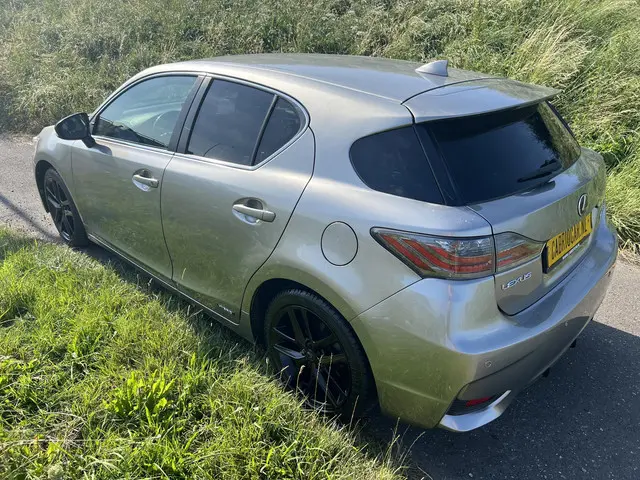 Lexus CT 200h 2016 Hybride Benzine 10