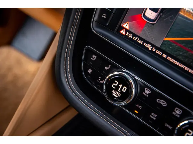Bentley Bentayga 6.0 W12 black on black 2016 Benzine 18