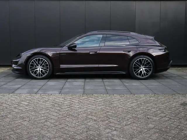 Porsche Taycan Sport Turismo 79 kWh 2022 Elektrisch 2