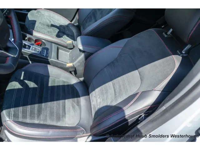 Ford Kuga 2.5 PHEV e-CVT ST-Line X 2022 Hybride Benzine 17
