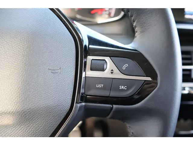 Peugeot 2008 1.2 Allure 2022 Benzine 27