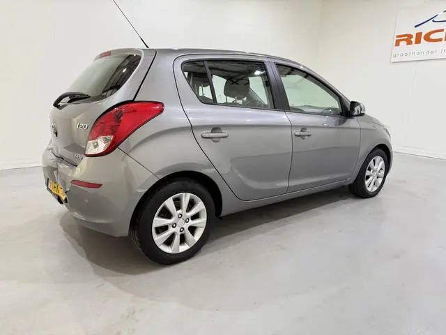 Hyundai i20 I-20 HB 1.2i i-Deal Airco NAP 2014 Benzine 31