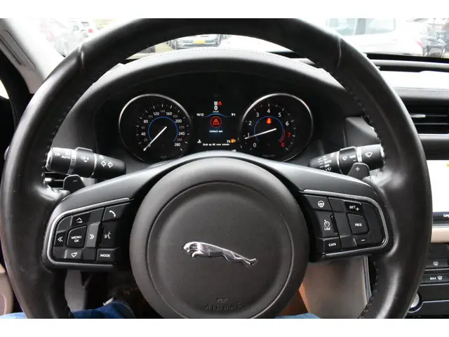 Jaguar XF 2.0 Portfolio 2016 Benzine 30