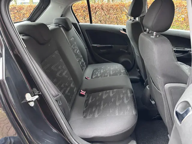 Opel Corsa 1.2-16V Cosmo 2014 Benzine 14