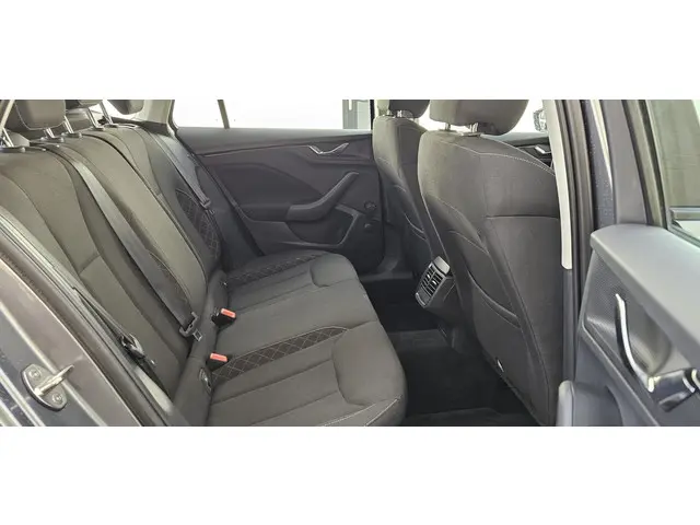 Škoda Kamiq TSI 110 DSG Ambition 2022 Benzine 32