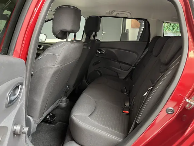 Renault Clio Estate 0.9 TCe Limited 2017 Benzine 13