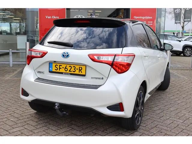 Toyota Yaris 1.5 Hybrid Bi-Tone, Navi 2018 Hybride Benzine 2