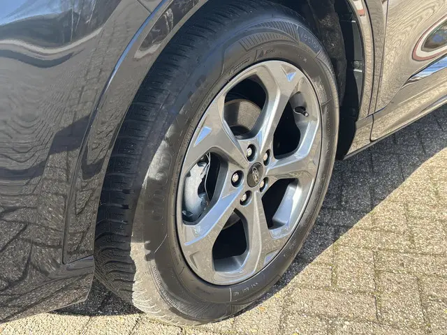 Ford Kuga 2.5 FHEV ST-Line 2025 Hybride Benzine 8