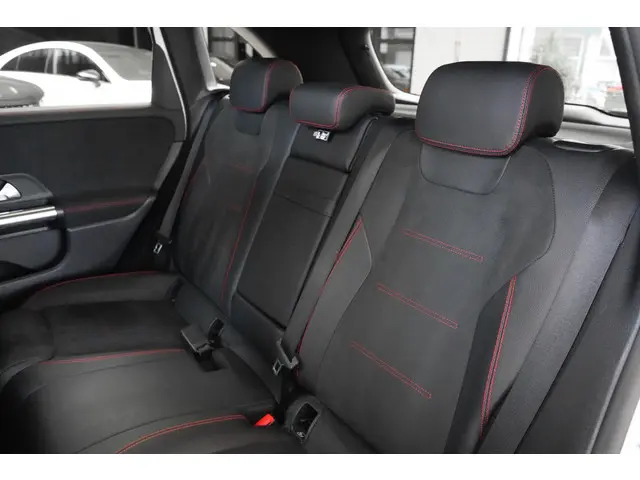 Mercedes-Benz B-Klasse 200 AMG 2019 Benzine 11