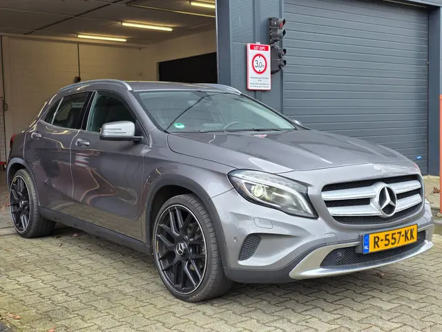Mercedes-Benz GLA 180 Prestige 2015 Benzine 3