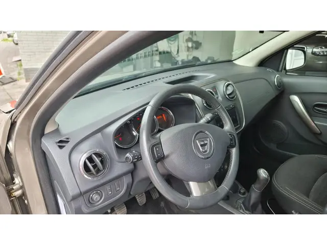 Dacia Logan MCV 0.9 TCe Prestige 2014 Benzine 17