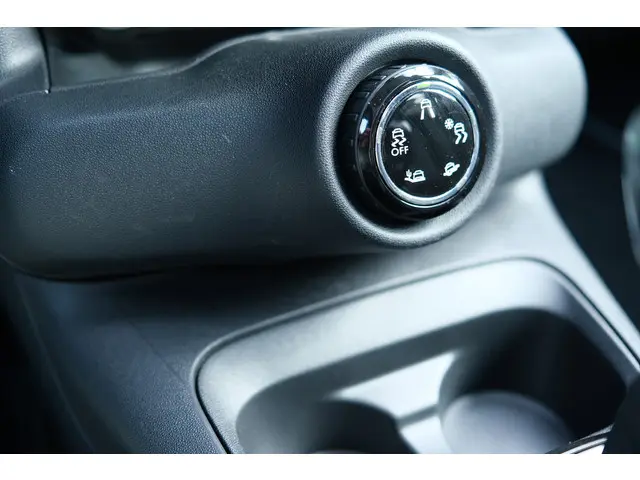 Citroën C4 Cactus PT Shine 110 Automaat-6 2018 Benzine 34