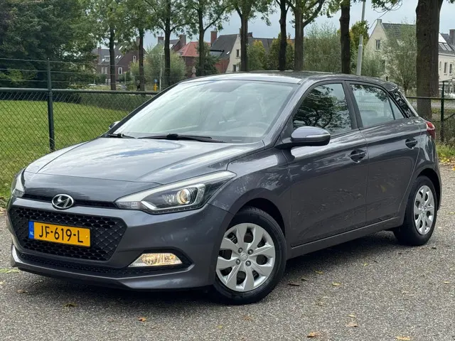 Hyundai i20 1.2 HP i-Motion /NAP/Airco/cruise/ 2016 Benzine 8