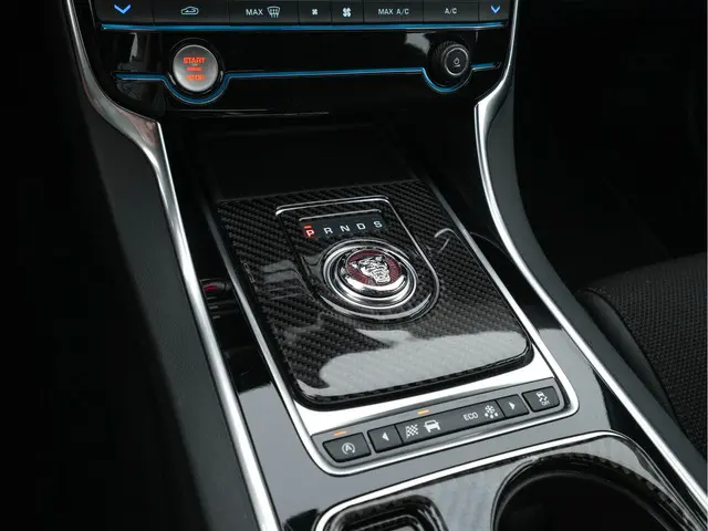 Jaguar XE 2.0 D R-Sport-Pack 2017 Diesel 13