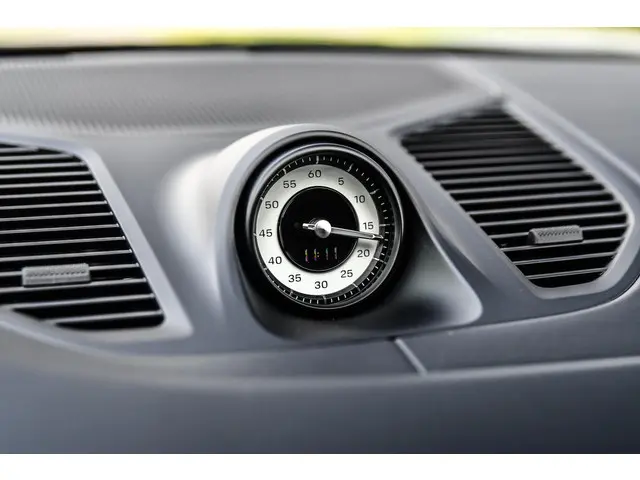 Porsche Cayenne Coupé 3.0 E-Hybrid 2025 Hybride Benzine 35