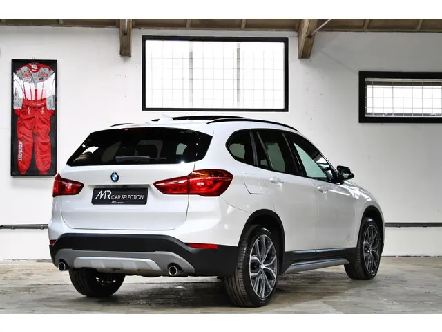BMW X1 xDrive20i High Executive 2017 Benzine 7
