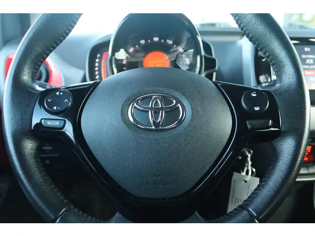 Toyota Aygo 1.0 VVT-i X-JOY AUT. 2019 Benzine 18