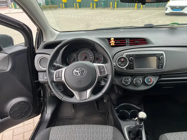 Toyota Yaris 1.3 VVT-i Aspiration 2013 Benzine 14