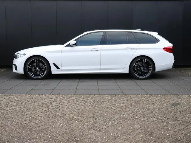 BMW 5 Serie Touring 520i High Executive 2019 Benzine 2