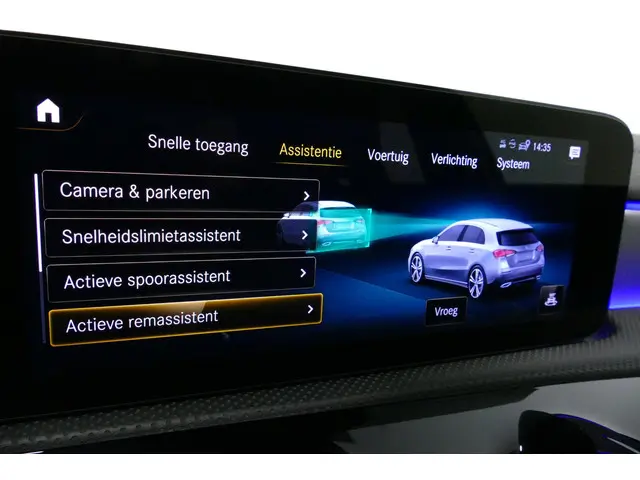Mercedes-Benz A-Klasse 200 AMG Line 2021 Benzine 32