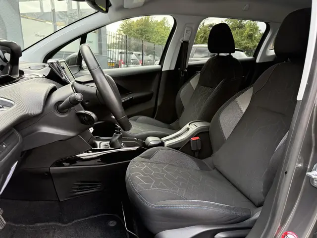 Peugeot 2008 1.2 PureTech Signature 2019 Benzine 8