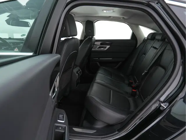 Jaguar XF 2.0 Portfolio 2017 Benzine 9