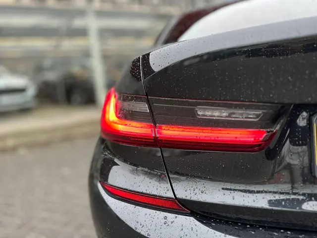 BMW 3 Serie 330e 2020 Hybride Benzine 9