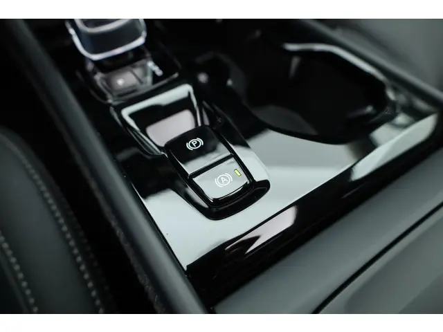 Volvo XC40 2.0 B3 Ultra Dark 2025 Hybride Benzine 34