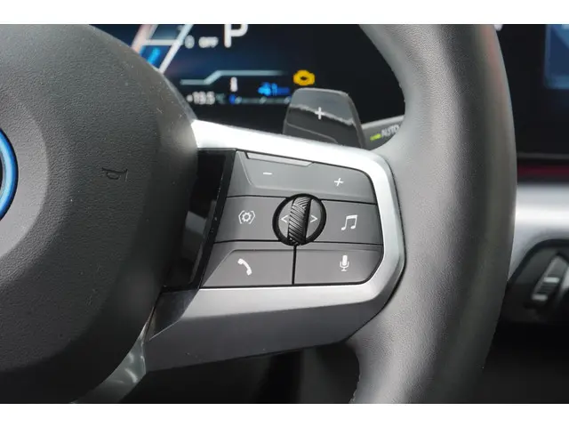 BMW X1 xDrive25e 2024 Hybride Benzine 11