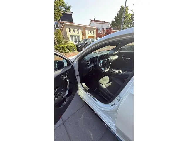 Mercedes-Benz A-Klasse AMG 35 4MATIC 2020 Benzine 10