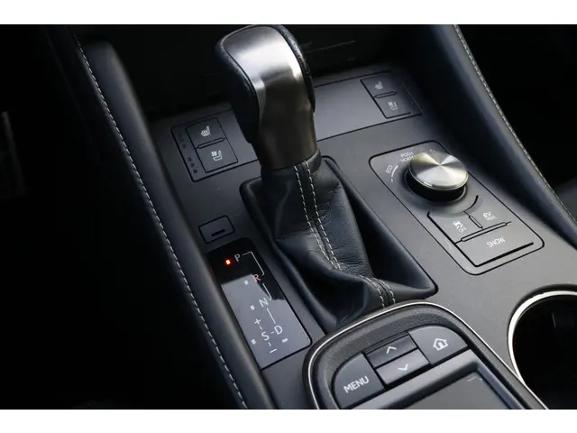 Lexus RC 300h F SPORT Line 2018 Hybride Benzine 30