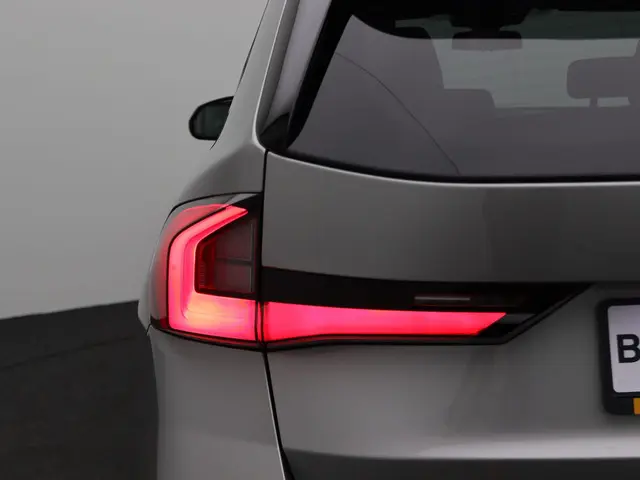 BMW X1 xDrive25e 2023 Hybride Benzine 9