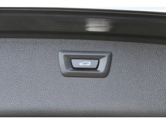 BMW 3 Serie Touring 320i High Executive 2017 Benzine 11