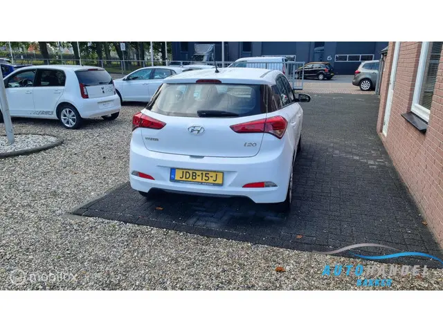 Hyundai i20 1.2 HP i-Motion Comfort 2016 Benzine 3