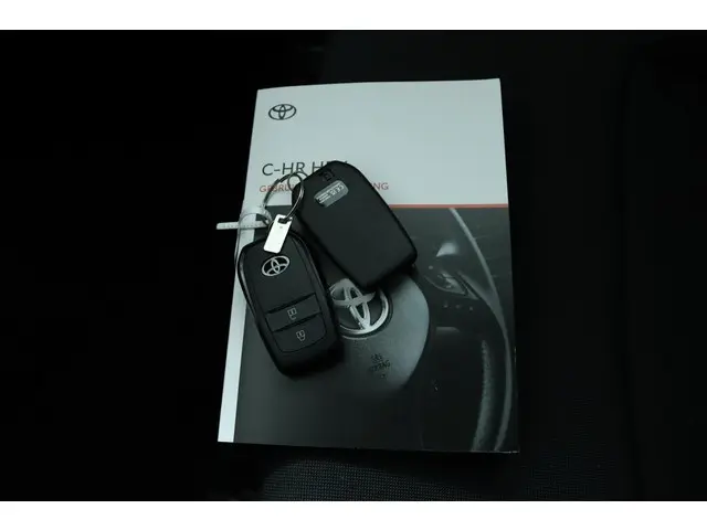 Toyota C-HR 1.8 Hybrid 140 Dynamic 2025 Hybride Benzine 11