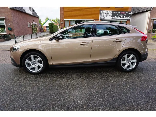 Volvo V40 Cross Country 1.6 T4 Momentum 2014 Benzine 2