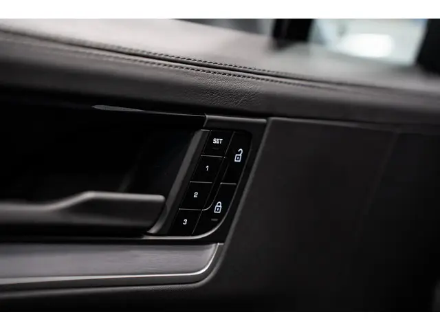 Porsche Cayenne Coupé 3.0 E-Hybrid 2025 Hybride Benzine 14