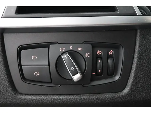 BMW 3 Serie Touring 320i Executive 2018 Benzine 9