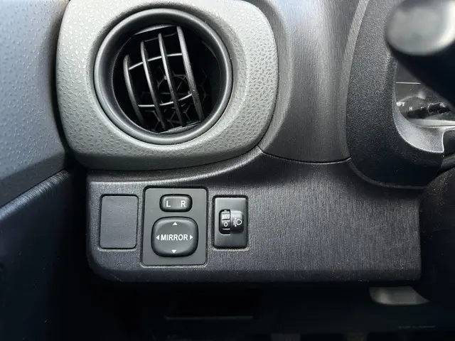 Toyota Yaris 1.0 VVT-i Now Radio | Airco 2013 Benzine 17