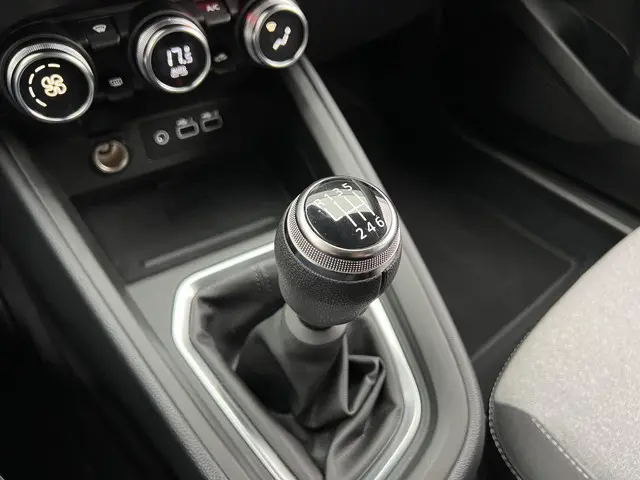 Mitsubishi Colt 1.0T MT Intense 2024 Benzine 21